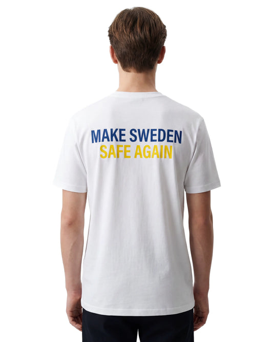 Make Sweden Safe Again Vit T-shirt - Modell bild